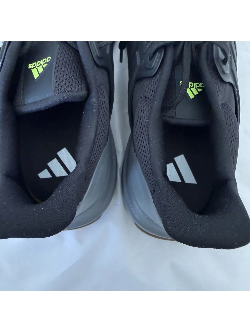 Adidas Men’s UBounce DNA Size 9.5 Black On Black Gum Running Shoes IE8951